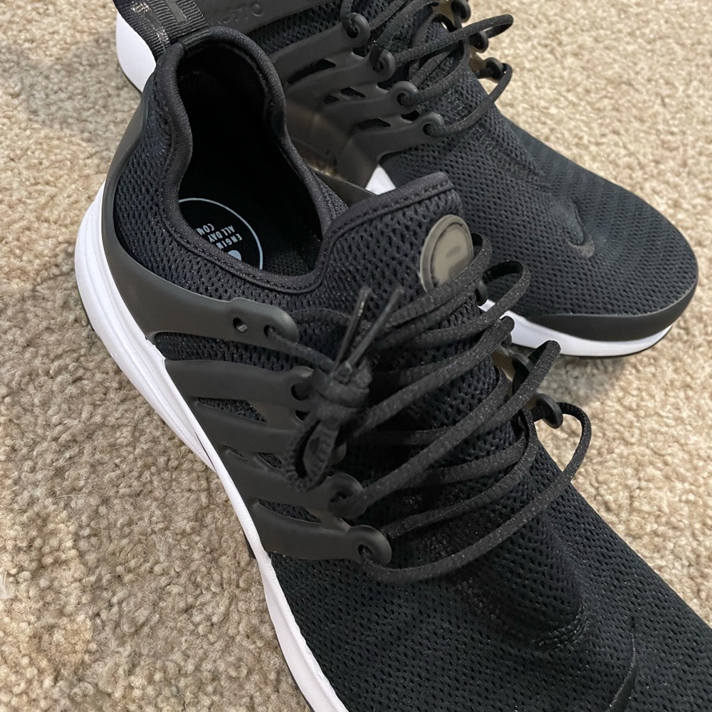 NWB // Nike Air Presto - Picture 6 of 8